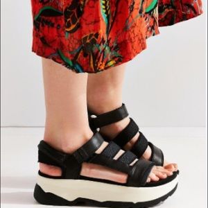 Teva Zamora Platform Sandals in Black with White Sole -Womens size 10 / 41